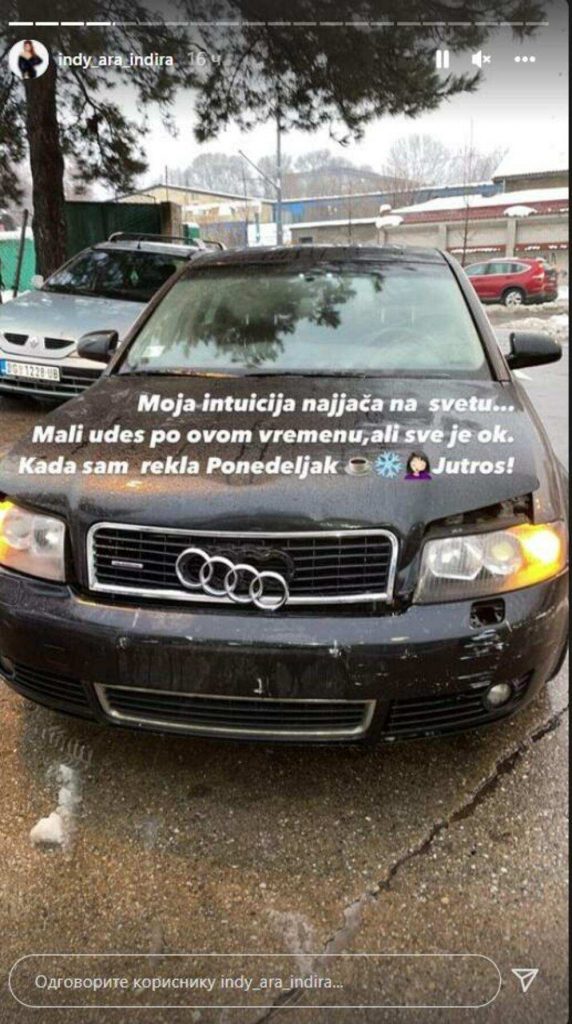 Pevačica Indira Aradinović poznatija kao Indi, doživela je saobraćajnu nezgodu zbog loših vremenskih uslova u Beogradu.INDI IMALA SAOBRAĆAJKU, pa na Instagramu pokazala uništen auto: "Mali udes po ovom vremenu, ali sve je okej"