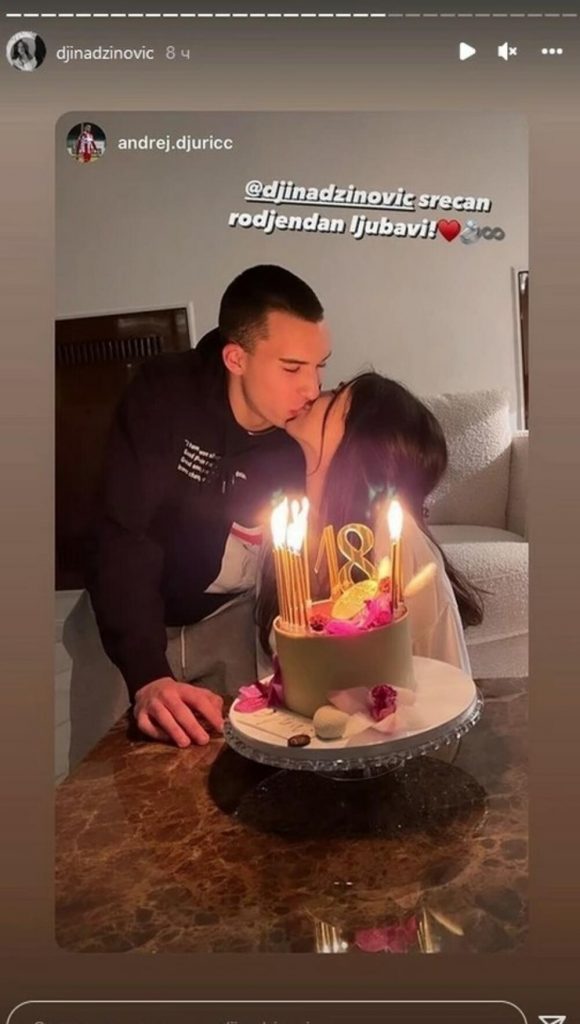 TORTA SA ZLATNIM I ROZE DETALJIMA Đina Džinović proslavila 18. rođendan, prštali poljupci sa dečkom fudbalerom