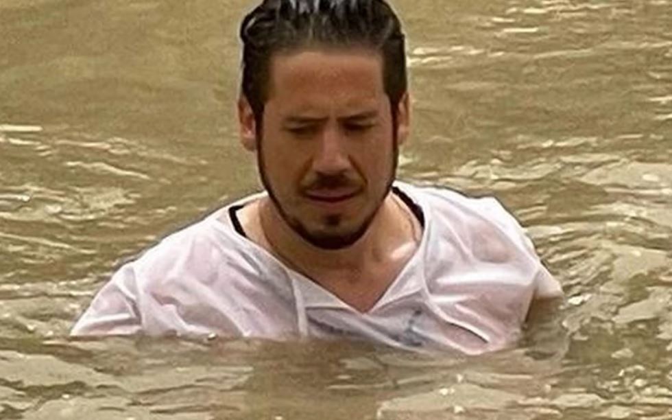 "TATA JE BIO U MOJIM MOLITVAMA" Nikola Rokvić u beloj haljini ulazio u reku u Izraelu