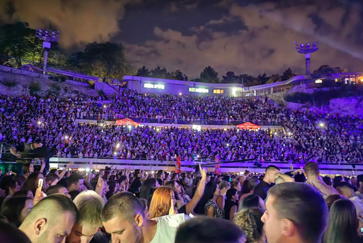 PEJOVIĆ PRIPREDIO NEZABORAVAN KONCERT NA TAŠU: Spektakl se očekuje i večeras i sutra (FOTO)