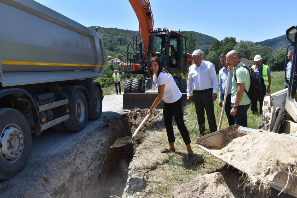 Vujović obišla početak radova na izgradnji kanalizacione mreže u Gornjem Milanovcu