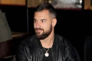 "Ipak sam rešio da pustim kosu" Nemanja Stevanović drastično promenio imidž