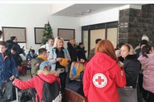 TRADICIONALNA AKCIJA: Crveni krst Beograd ispratio grupu učenika iz pet beogradskih škola na Divčibare (FOTO/VIDEO)