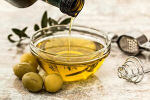 Maslinovo ulje: Kako otkriti da li je pokvareno i šta mu produžava rok trajanja?