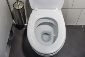 Neverovatan trik za čišćenje wc šolje: Ovo vam nikad ne bi palo na pamet
