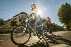 Studija: Vožnja biciklom do posla godi našoj liniji, a smanjuje i rizik od depresije
